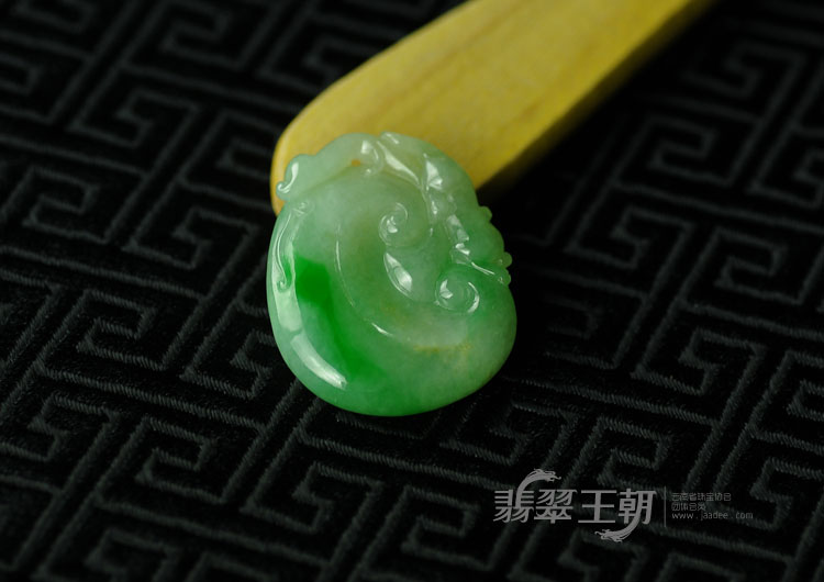 糯冰种飘翠缅甸翡翠如意挂件