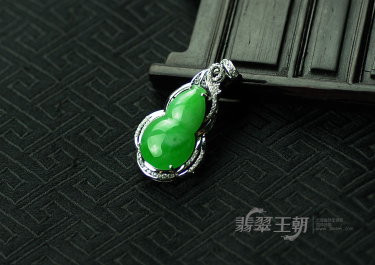 糯冰种正阳绿缅甸翡翠满绿包金葫芦挂件
