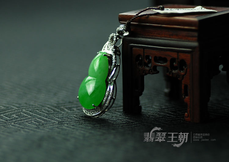 糯冰种正阳绿缅甸翡翠满绿包金葫芦挂件