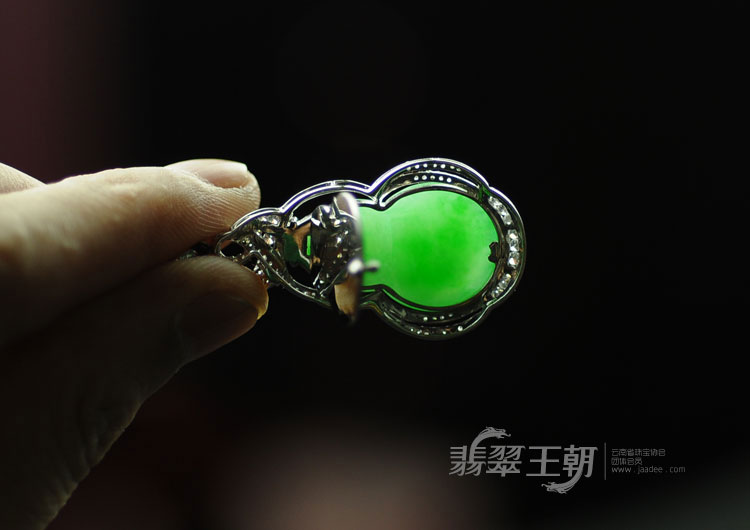 糯冰种正阳绿缅甸翡翠满绿包金葫芦挂件
