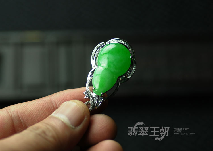 糯冰种正阳绿缅甸翡翠满绿包金葫芦挂件