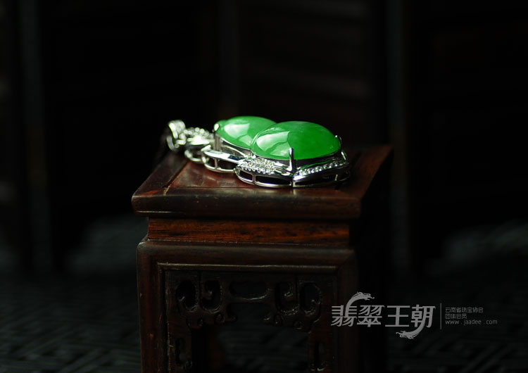 糯冰种正阳绿缅甸翡翠满绿包金葫芦挂件