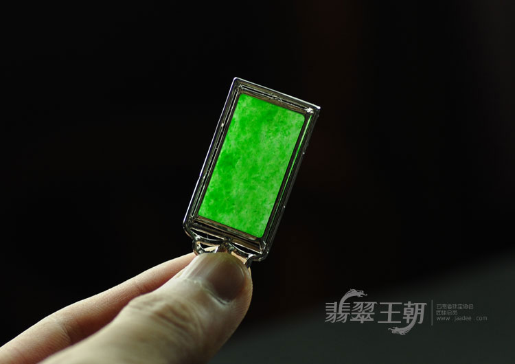冰种正阳绿缅甸翡翠包白金方牌挂件