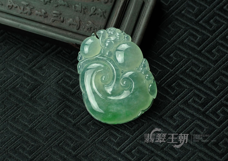 冰玻种晴水缅甸翡翠如意寿挂件