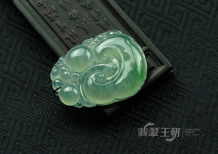 冰玻种晴水缅甸翡翠如意寿挂件