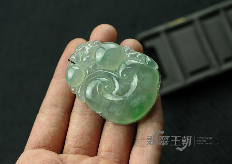 冰玻种晴水缅甸翡翠如意寿挂件