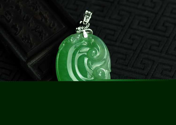冰种正阳绿缅甸翡翠满绿如意挂件