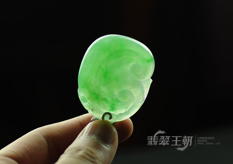 冰种正阳绿缅甸翡翠满绿如意挂件