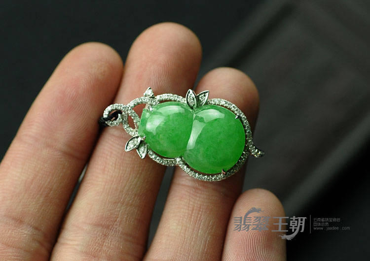 糯冰种阳绿缅甸翡翠满绿包白金葫芦挂件