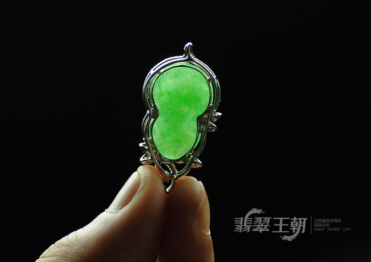 糯冰种阳绿缅甸翡翠满绿包白金葫芦挂件