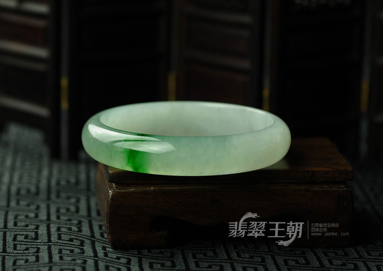 冰种飘翠缅甸翡翠手镯（56.9）