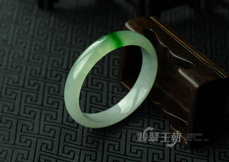 冰种飘翠缅甸翡翠手镯（56.9）