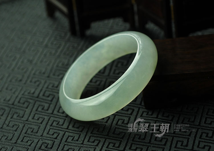 冰种晴水缅甸翡翠手镯（57.7）