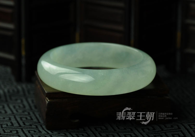 冰种晴水缅甸翡翠手镯（59.8）