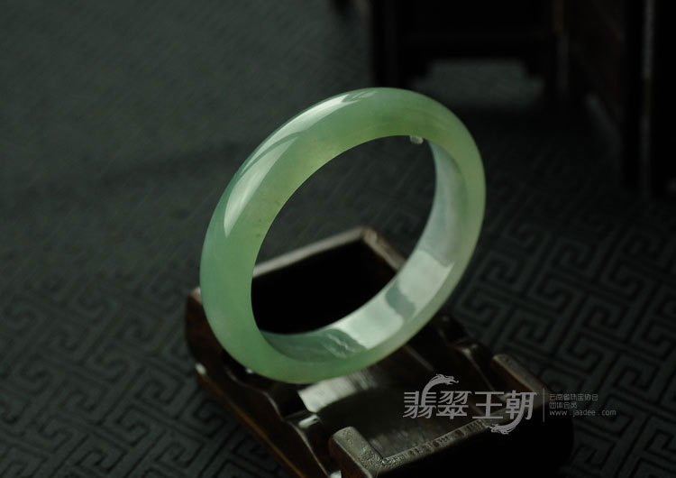 冰玻种晴水缅甸翡翠手镯（57.3）