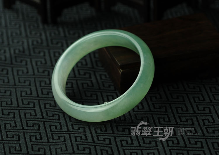 冰玻种晴水缅甸翡翠手镯（57.3）