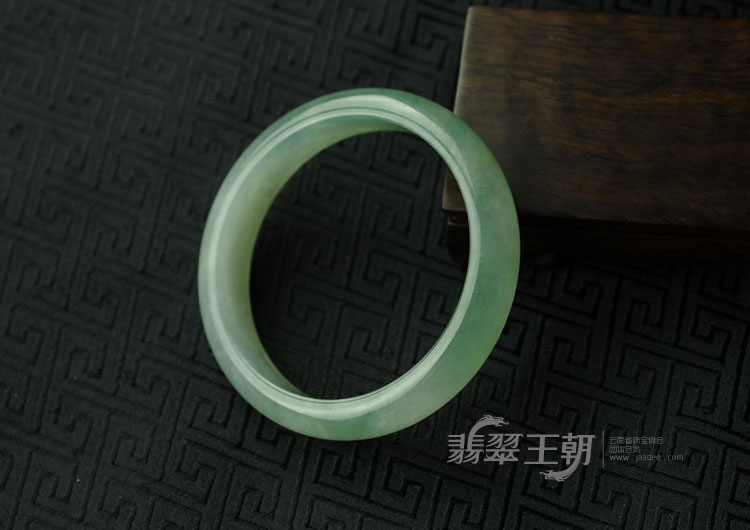 冰玻种晴水缅甸翡翠手镯（58.8）