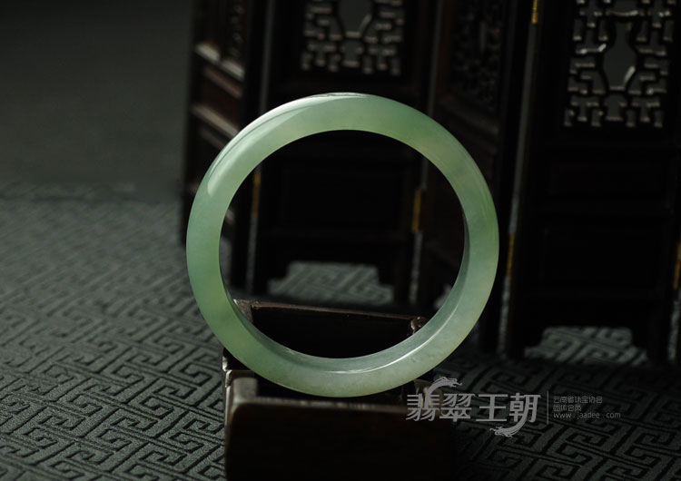 冰玻种晴水缅甸翡翠手镯（58.8）