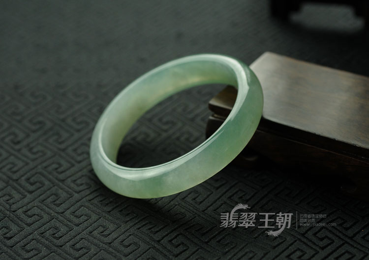 冰玻种晴水缅甸翡翠手镯（58.8）