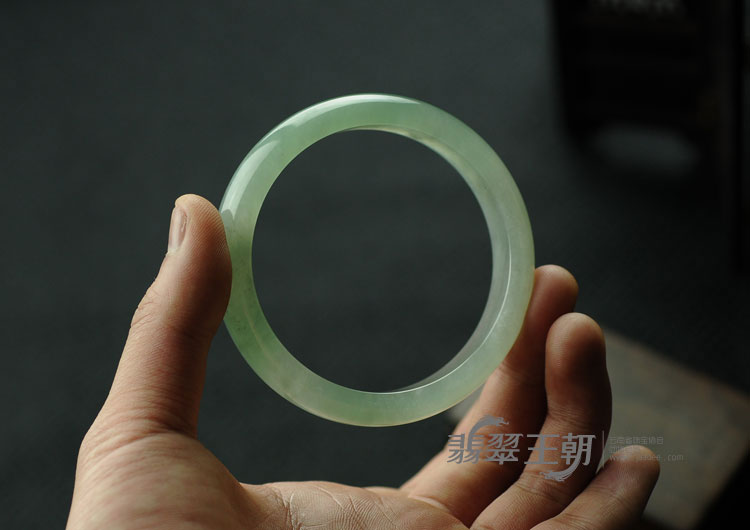 冰玻种晴水缅甸翡翠手镯（58.8）