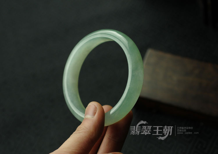 冰玻种晴水缅甸翡翠手镯（58.8）