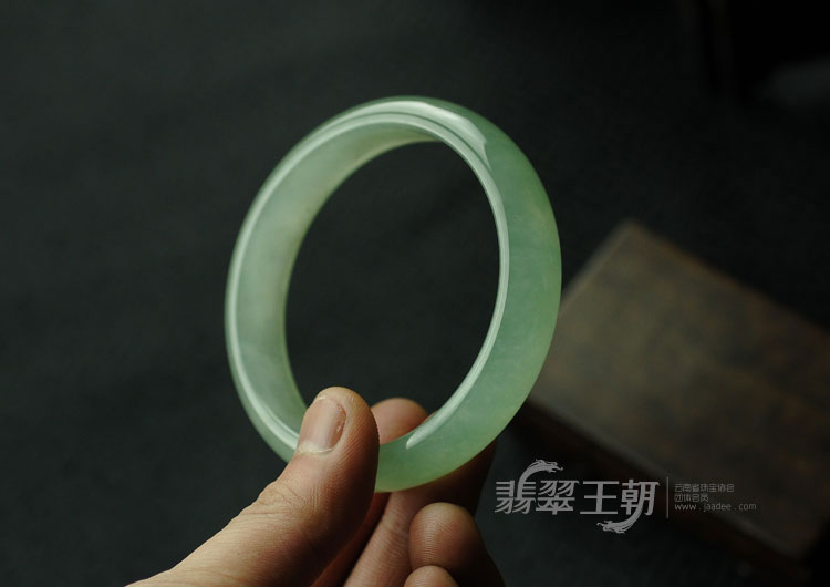 冰玻种晴水缅甸翡翠手镯（58.4）