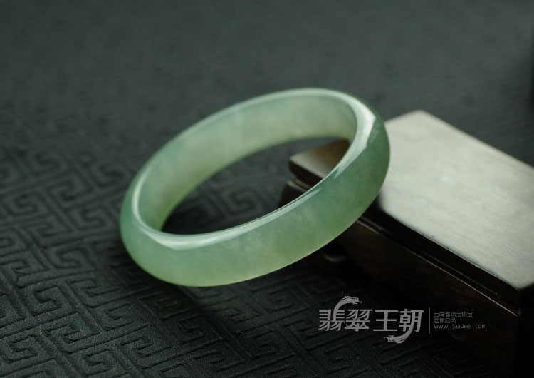 冰玻种晴水缅甸翡翠手镯（58.4）