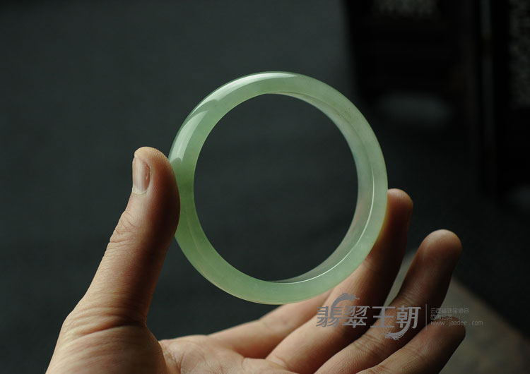 冰玻种晴水缅甸翡翠手镯（58.4）