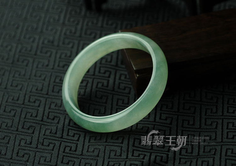 冰玻种晴水缅甸翡翠手镯（57.5）