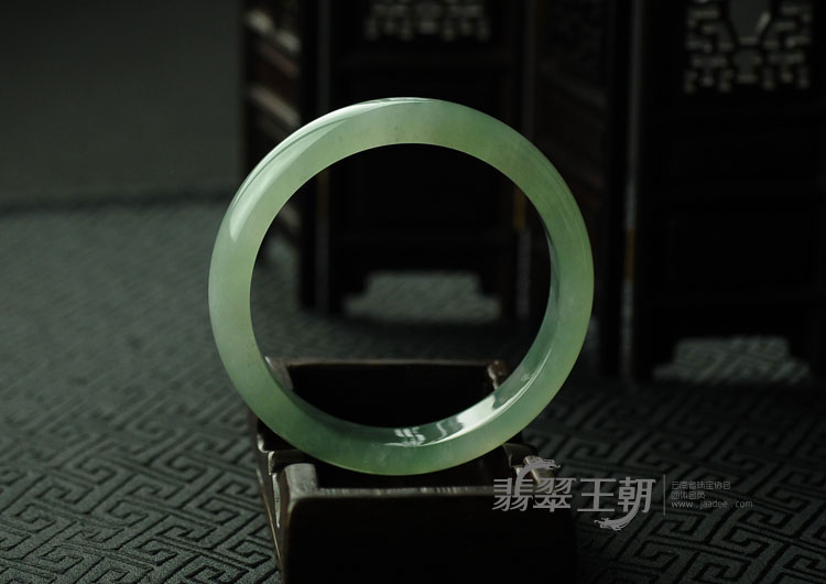 冰玻种晴水缅甸翡翠手镯（57.5）