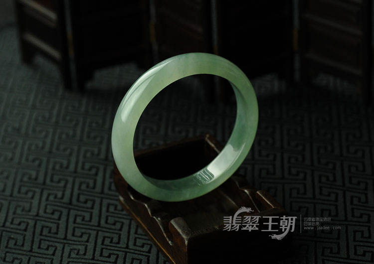 冰玻种晴水缅甸翡翠手镯（57.5）