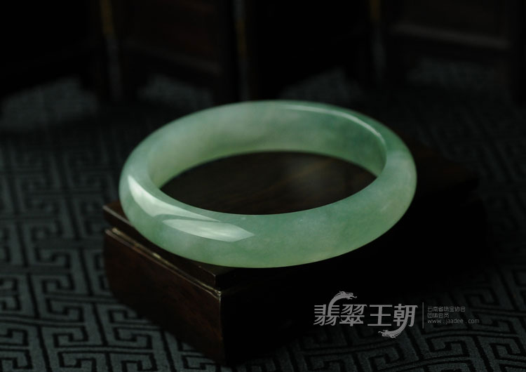冰玻种晴水缅甸翡翠手镯（57.5）