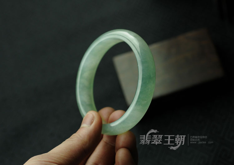 冰玻种晴水缅甸翡翠手镯（57.5）