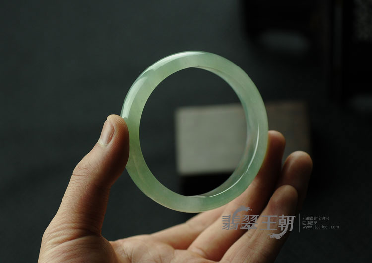 冰玻种晴水缅甸翡翠手镯（57.5）