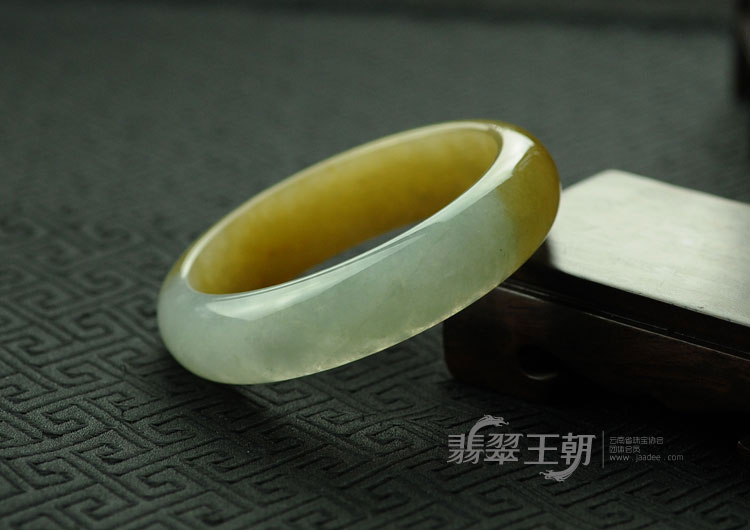 冰种黄翡缅甸翡翠手镯（57.3）