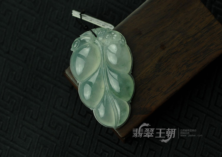冰玻种飘花缅甸翡翠叶子挂件