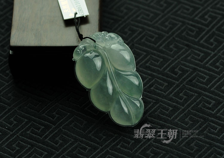 冰玻种飘花缅甸翡翠叶子挂件