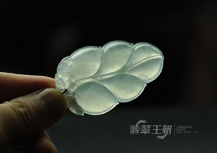 冰玻种飘花缅甸翡翠叶子挂件