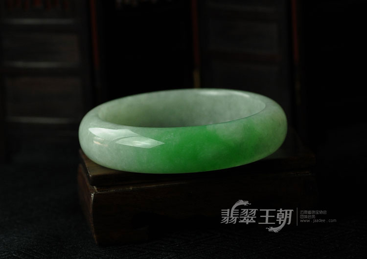 糯冰种正阳绿缅甸翡翠手镯（58.2）