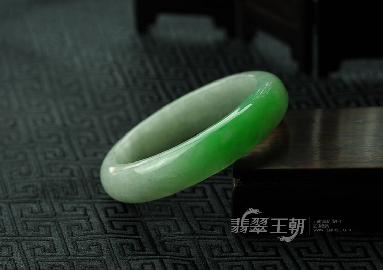 糯冰种正阳绿缅甸翡翠手镯（57.2）
