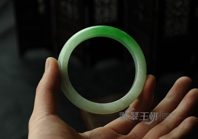 糯冰种正阳绿缅甸翡翠手镯（57.2）
