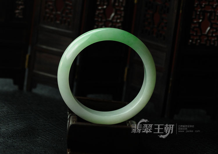 细糯种阳绿缅甸翡翠手镯（57.8）
