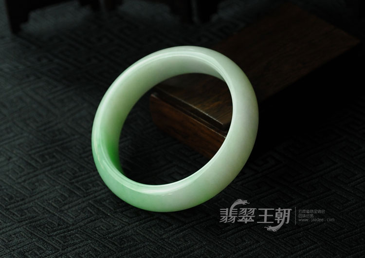 细糯种阳绿缅甸翡翠手镯（57.8）
