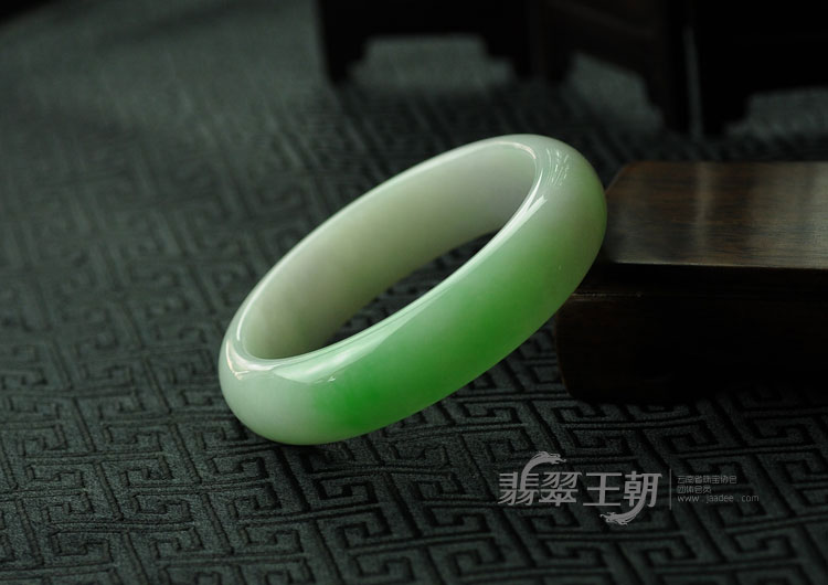 细糯种阳绿缅甸翡翠手镯（57.8）