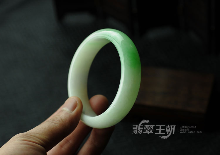 细糯种阳绿缅甸翡翠手镯（57.8）