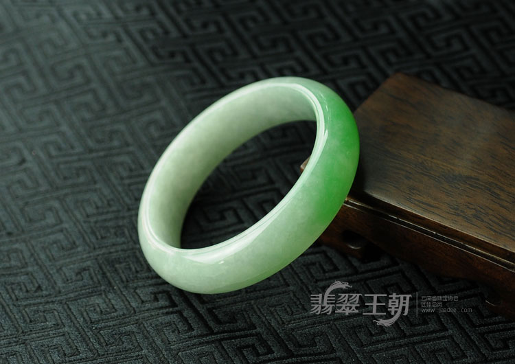 糯冰种正阳绿缅甸翡翠手镯（53.1）