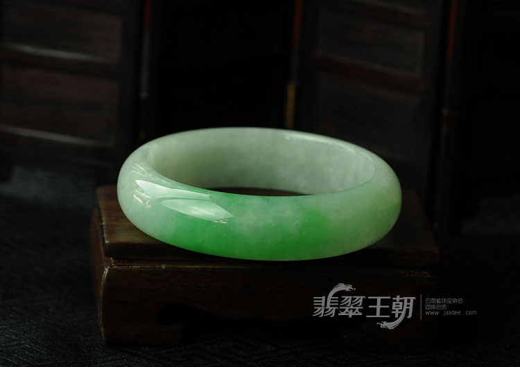 糯冰种正阳绿缅甸翡翠手镯（53.1）