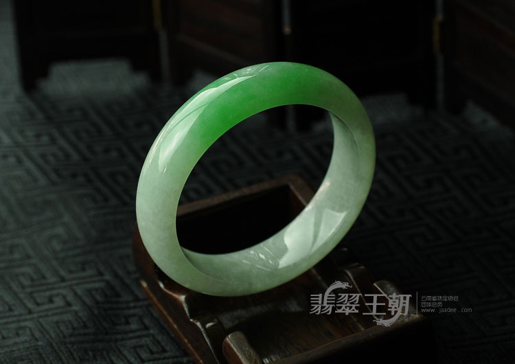 糯冰种正阳绿缅甸翡翠手镯（53.1）