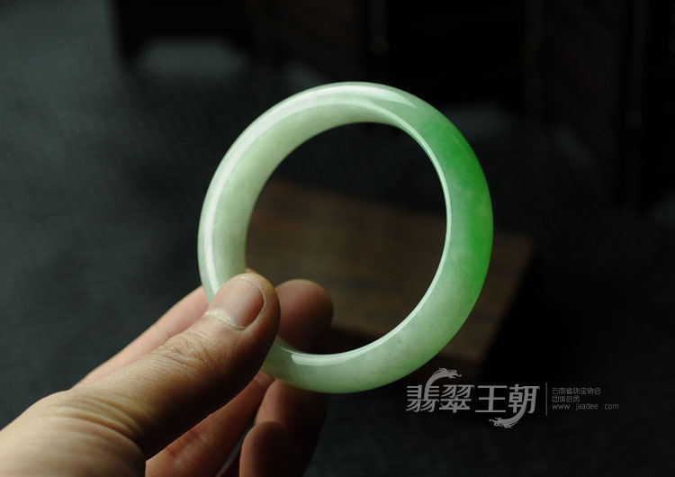 糯冰种正阳绿缅甸翡翠手镯（53.1）