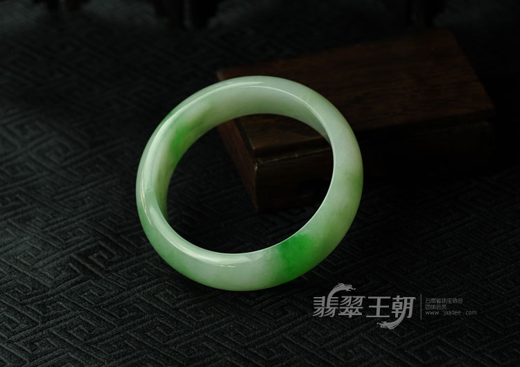 细糯种阳绿缅甸翡翠手镯（56.5）